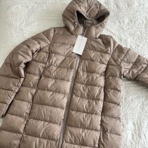 Athleta Women’s Ultra Puffer Jacket, Champagne; brand new